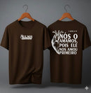 Camiseta Oversized – “Nós o Amamos Pois Ele Nos Amou” (4 Cores Disponíveis)