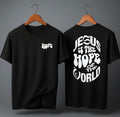 Camiseta Oversized – “Jesus Is The Hope Of The World” (4 Cores Disponíveis)